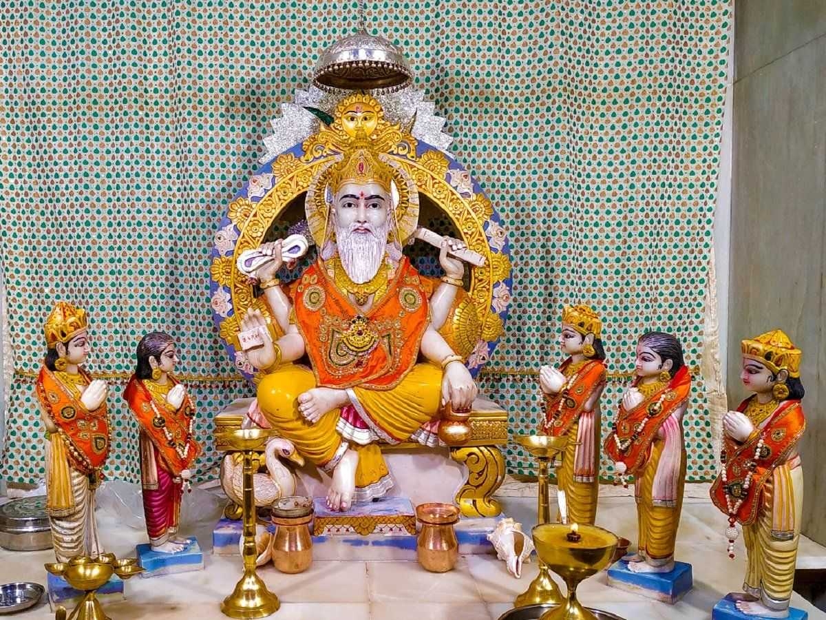 आज वास्तु दिवस एवं विश्वकर्मा पूजा