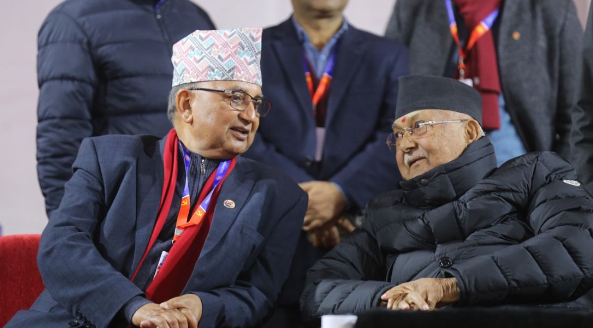 एमाले महाधिवेशन : ओली र पोखरेलले भोट हालेर सुरु गरे मतदान